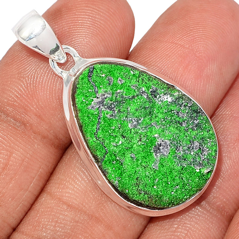 1.6" Uvarovite Green Garnet Pendants - UGGP202