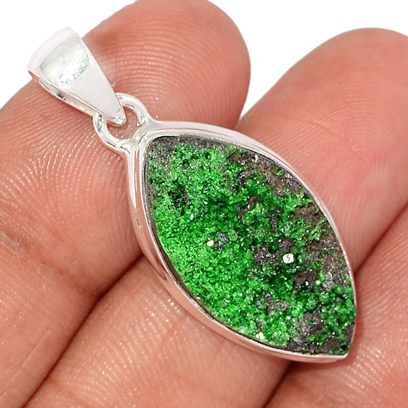 1.5" Uvarovite Green Garnet Pendants - UGGP220