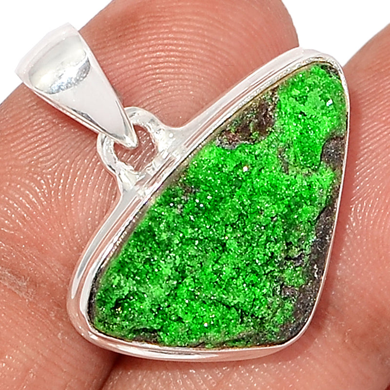 1.1" Uvarovite Green Garnet Pendants - UGGP229
