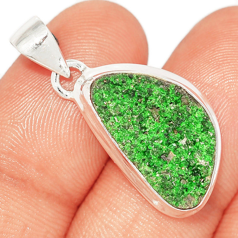 1.2" Uvarovite Green Garnet Pendants - UGGP246