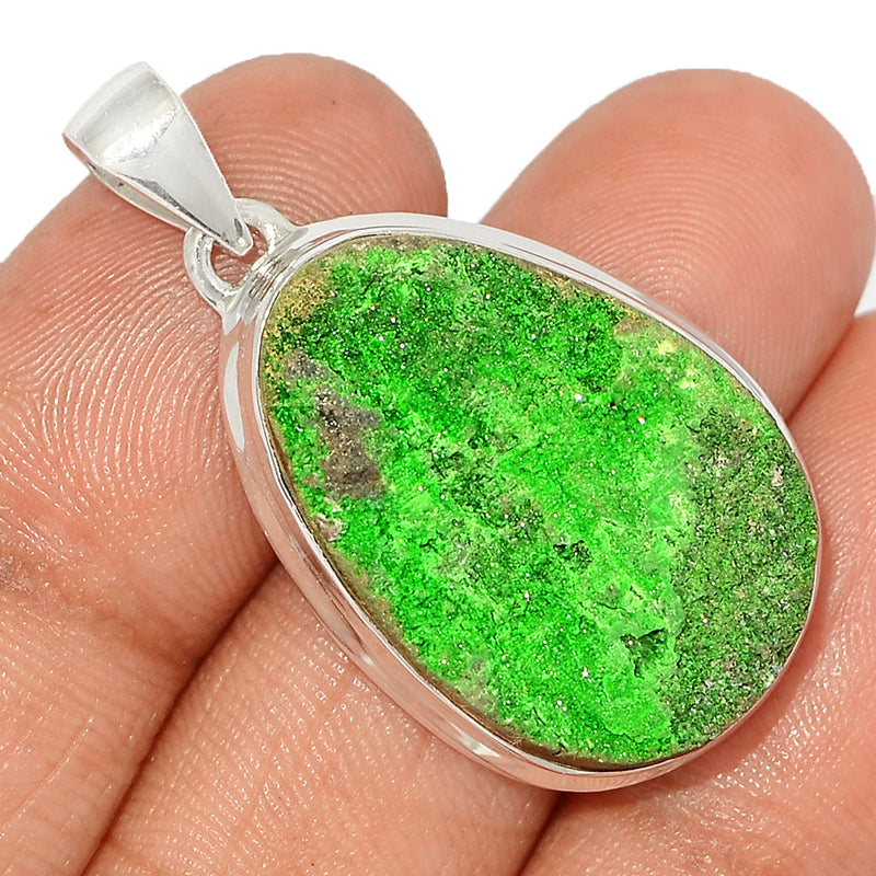 1.5" Uvarovite Green Garnet Pendants - UGGP275