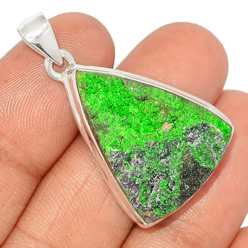 1.5" Uvarovite Green Garnet Pendants - UGGP277