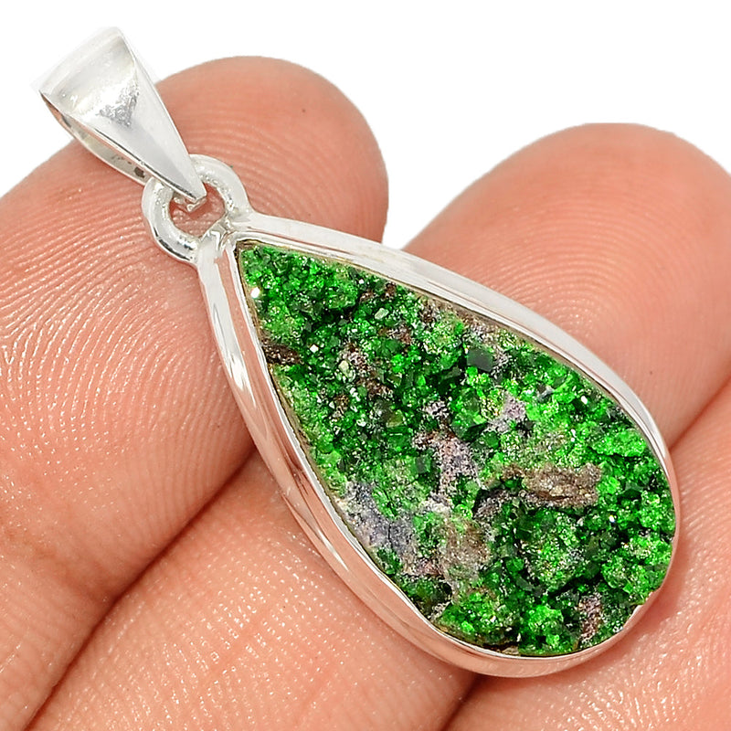 1.5" Uvarovite Green Garnet Pendants - UGGP280