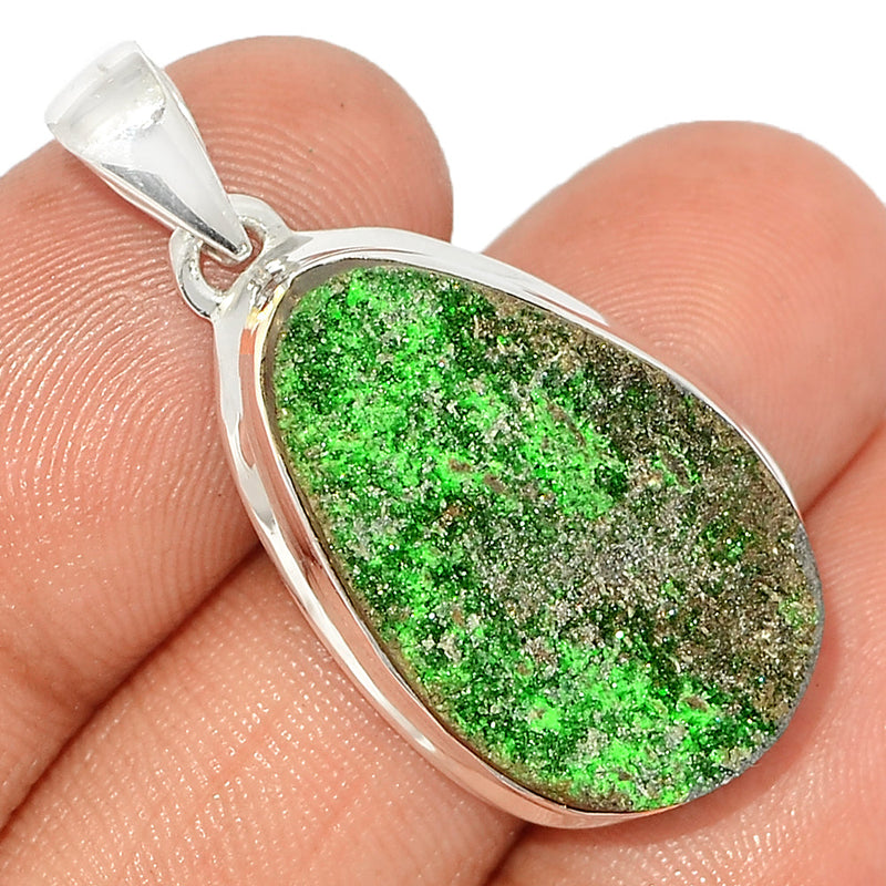 1.5" Uvarovite Green Garnet Pendants - UGGP283