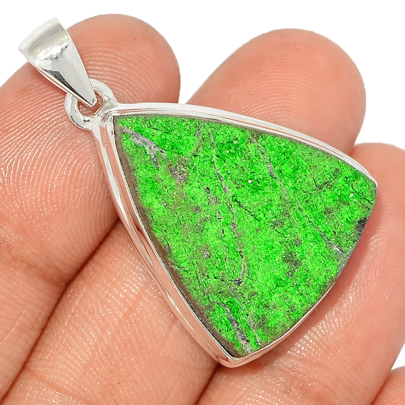 1.5" Uvarovite Green Garnet Pendants - UGGP286