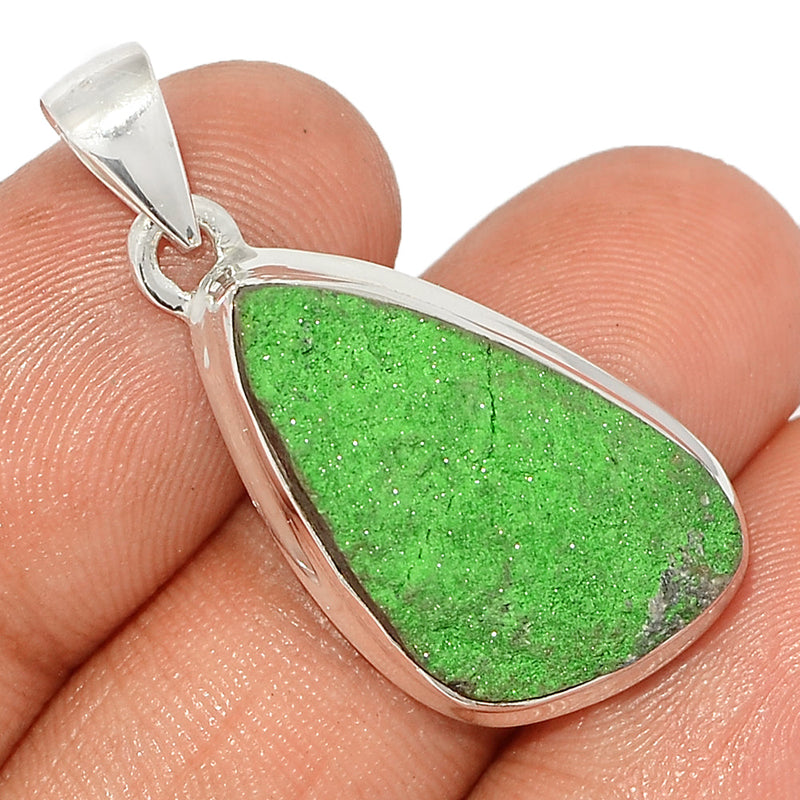 1.5" Uvarovite Green Garnet Pendants - UGGP290