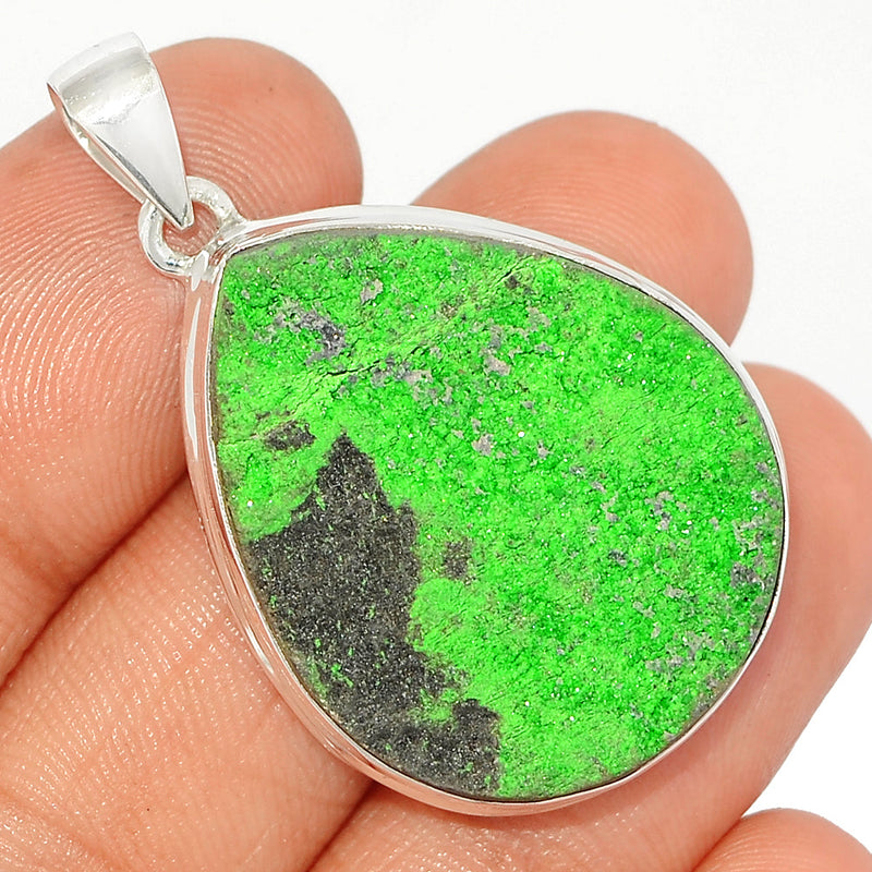 1.6" Uvarovite Green Garnet Pendants - UGGP297