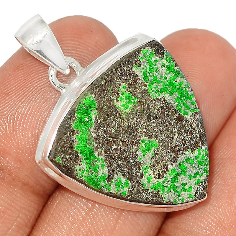1.5" Uvarovite Green Garnet Pendants - UGGP302