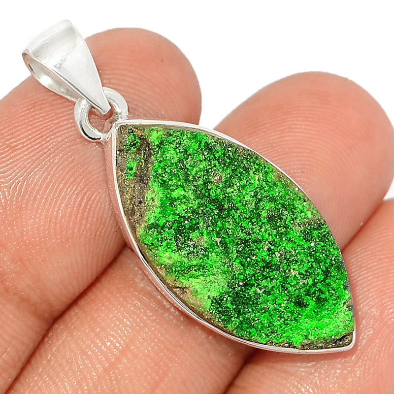 1.5" Uvarovite Green Garnet Pendants - UGGP314