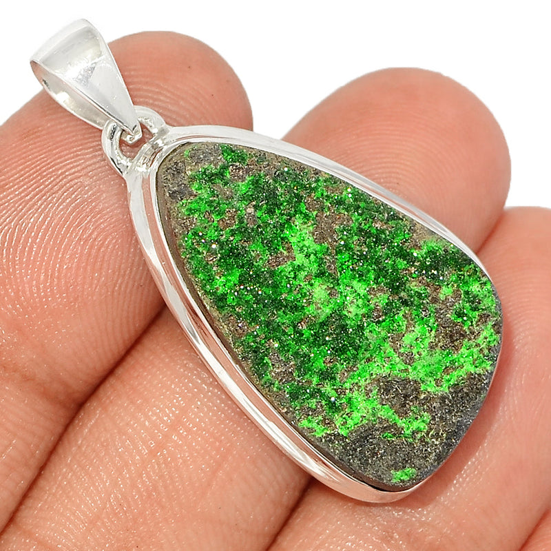 1.6" Uvarovite Green Garnet Pendants - UGGP316
