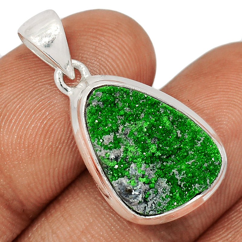 1.2" Uvarovite Green Garnet Pendants - UGGP323